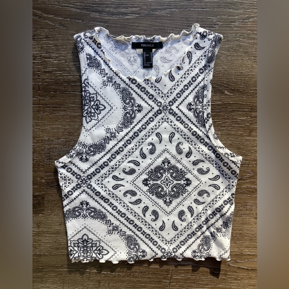 Forever 21 Paisley Lettuce Trim Tank Cropped Top Size Medium